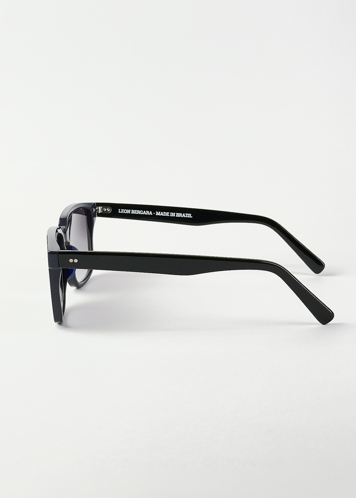 Aurelia - Leon Bergara